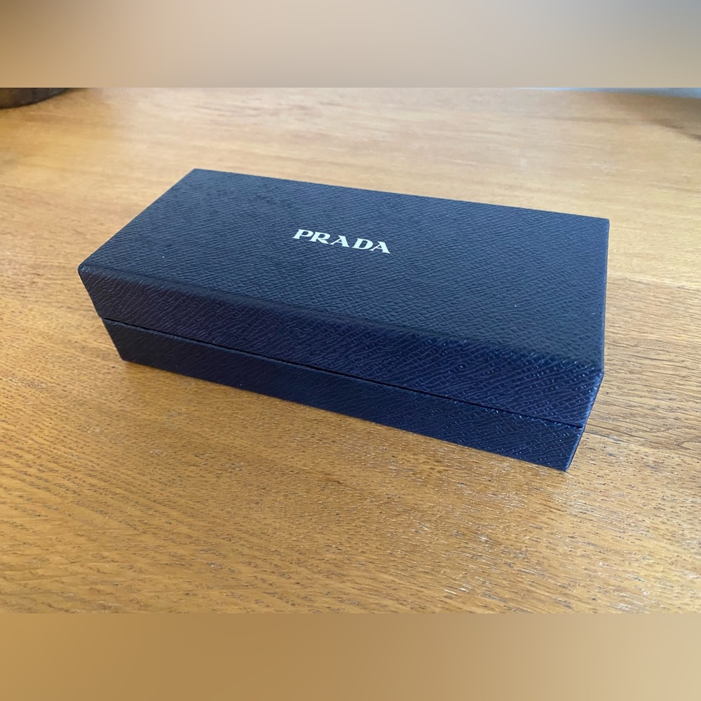 PRADA Box - Picture 2 of 8